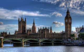 爱游戏官网｜爱游戏APP这次数据更新，和那条风险提示忽然断了一截撞在一起，太巧了…